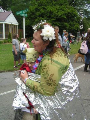 Miss Janet giving hugz
