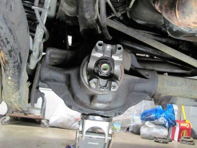 new yoke installed on front diff
