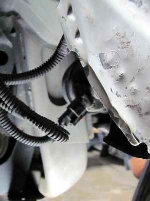 horn wires in the way
