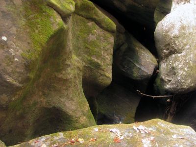 Rock formations within the slot 
