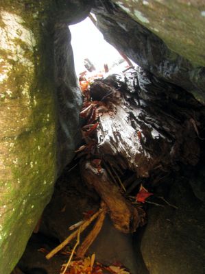 Another keyhole crack we had to squeeze thru 
