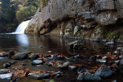This is a small falls just above Compression Falls. It is between Compression and Twisting Falls that I personally sometimes refer to as the 'middle falls' or upper Compression falls. Taken 10-06-2016
