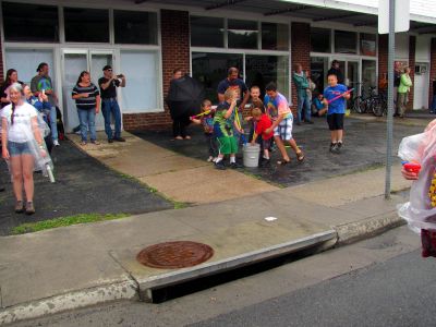 I took some pics of these kids as I walked by
